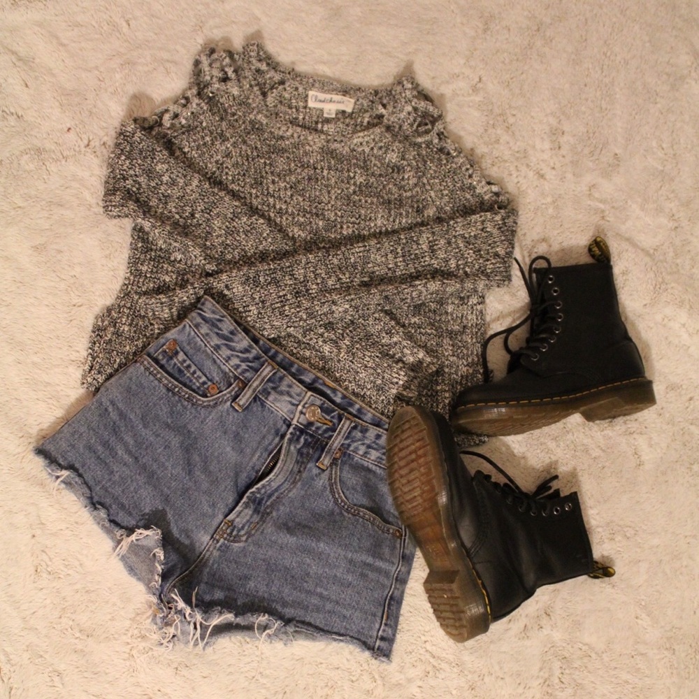 COZY MULTICOLORED SWEATER